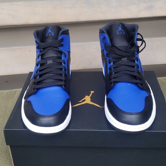 AIR JORDAN 1 MID - Picture 6 of 7